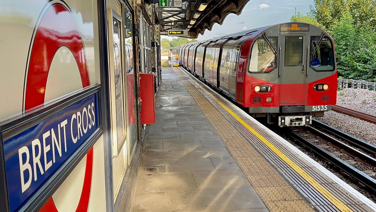 London Underground | Northern Line Train at Brent Cross Station - October 2021