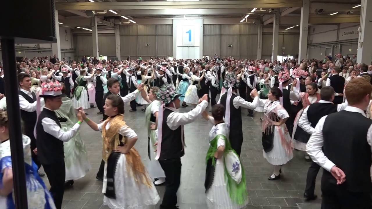 2016 Heimattage Ulm - Auftritt Trachtengruppen der DBJT 