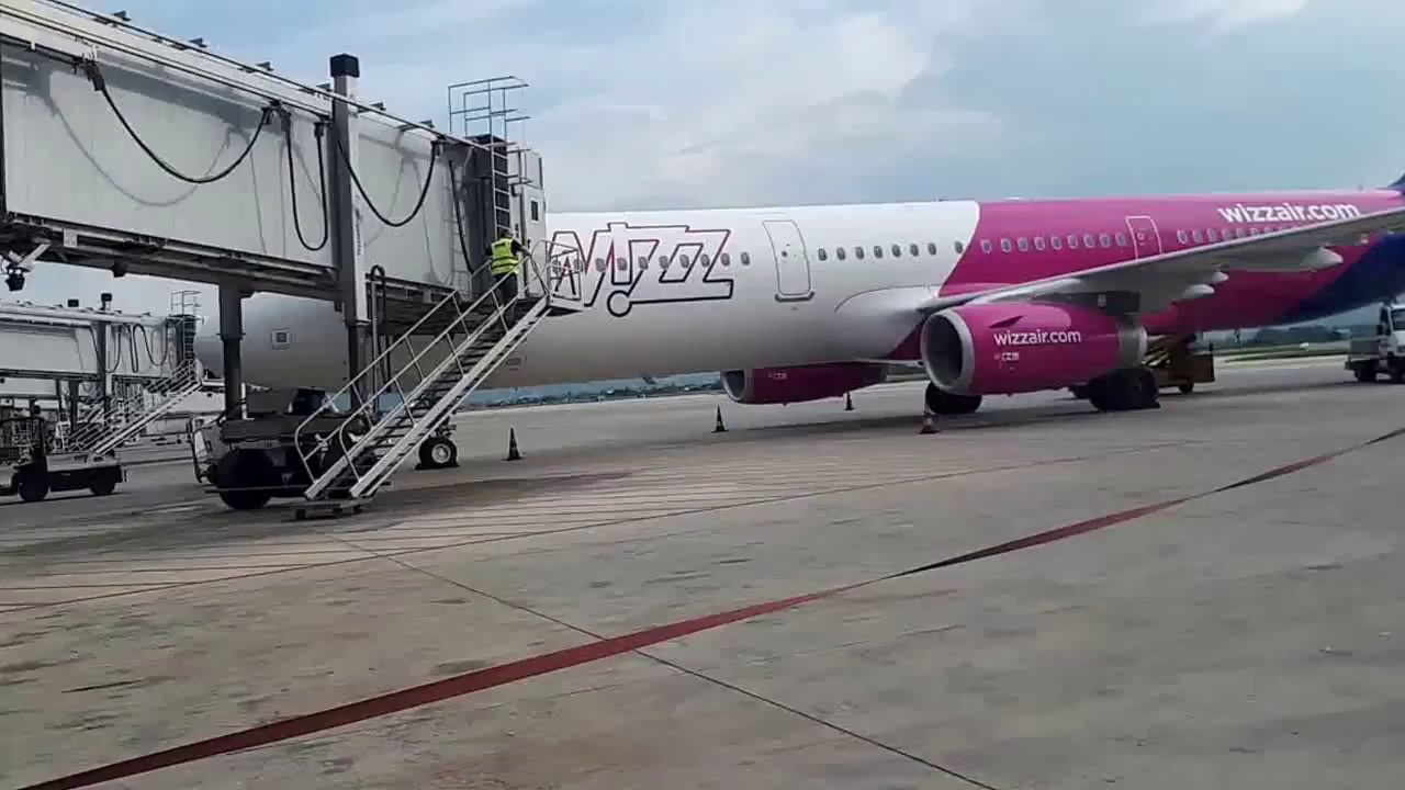 Skopje - Frankfurt Hahn Full Flight Wizzair A321
