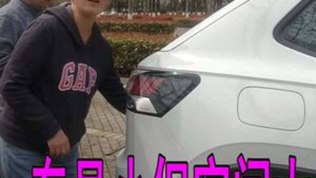 车虽小但空间大，老两口改床车自驾游非常喜欢！ 阿杰免费帮车友安装星兆蓝移动电源，两电三充系统！#自驾游 #星兆蓝户外移动电源 #自改床车 #自驾旅行 #移动电源