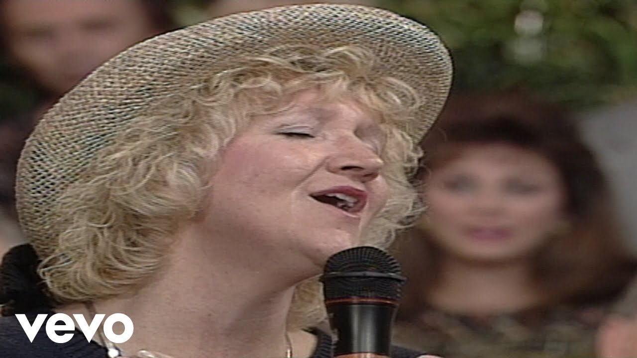 Bill & Gloria Gaither - Jesus Is All The World to Me [Live] ft. Chonda Pierce