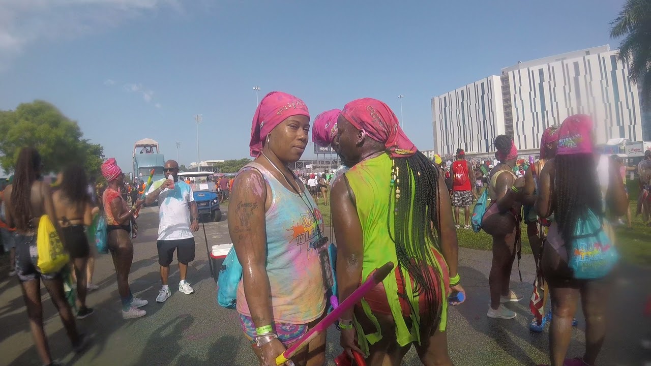 Miami Carnival Saturday paint and colorful powder 2021