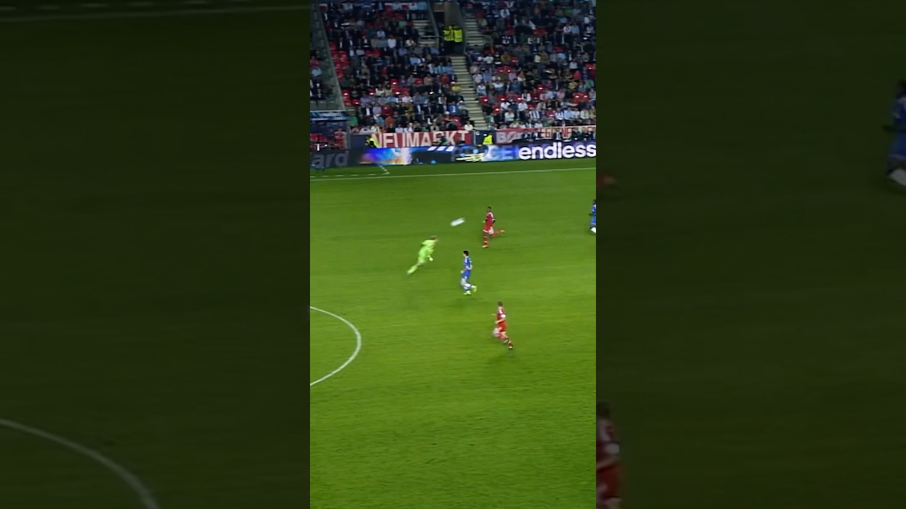 Neuer forgets he&rsquo;s a Goalkeeper 🤣