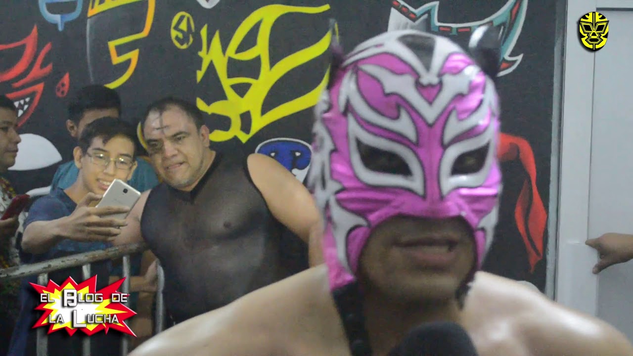 Diluvio Negro ataca por la espalda a The Tiger en la Arena Coliseo de Monterrey