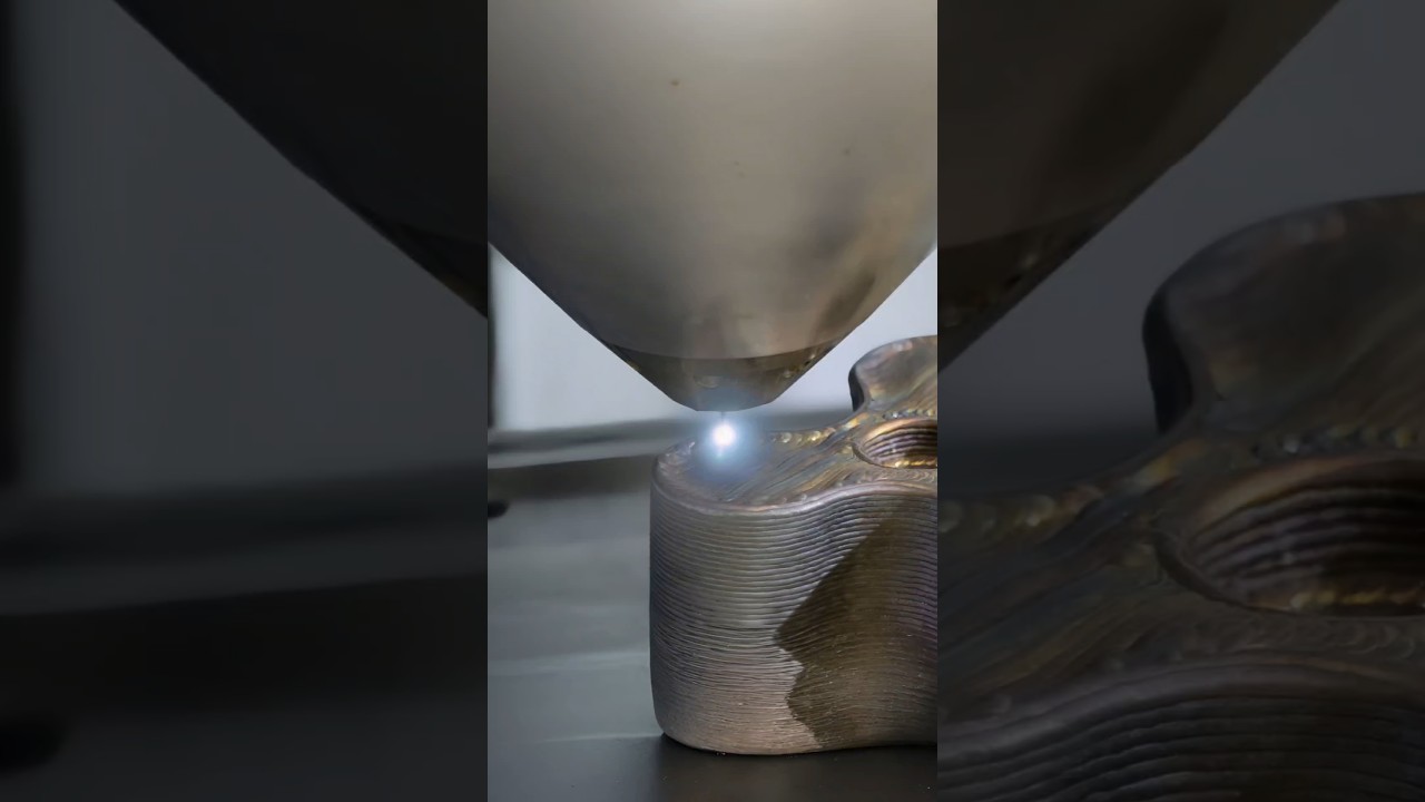 Этот 3D-принтер печатает металл!