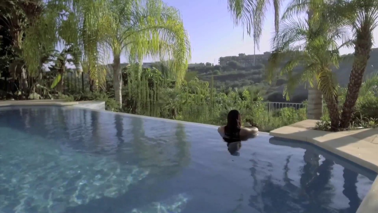 LUXURY MARBELLA VILLA  2021 , CLOSE TO PUERTO BANUS . GREAT PRICE $