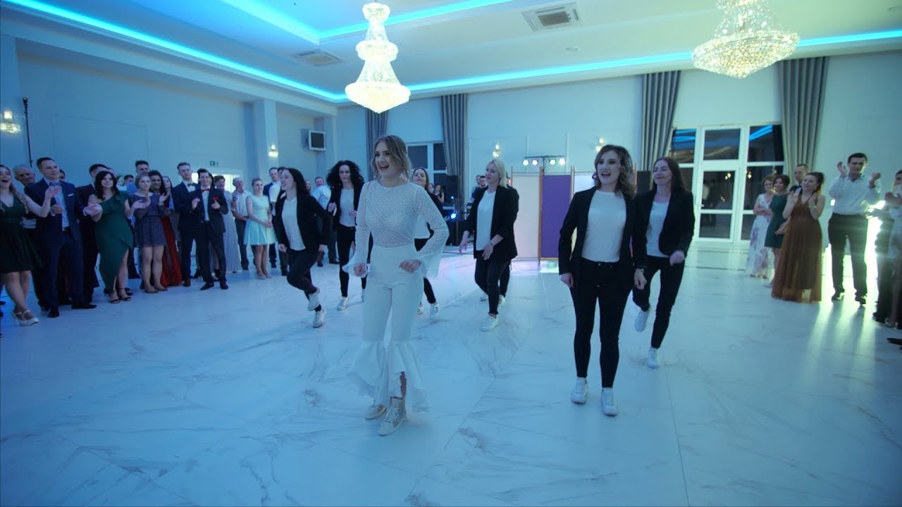NIESPODZIANKA NA WESELU / PANNA MŁODA TAŃCZY Z KOLEŻANKAMI