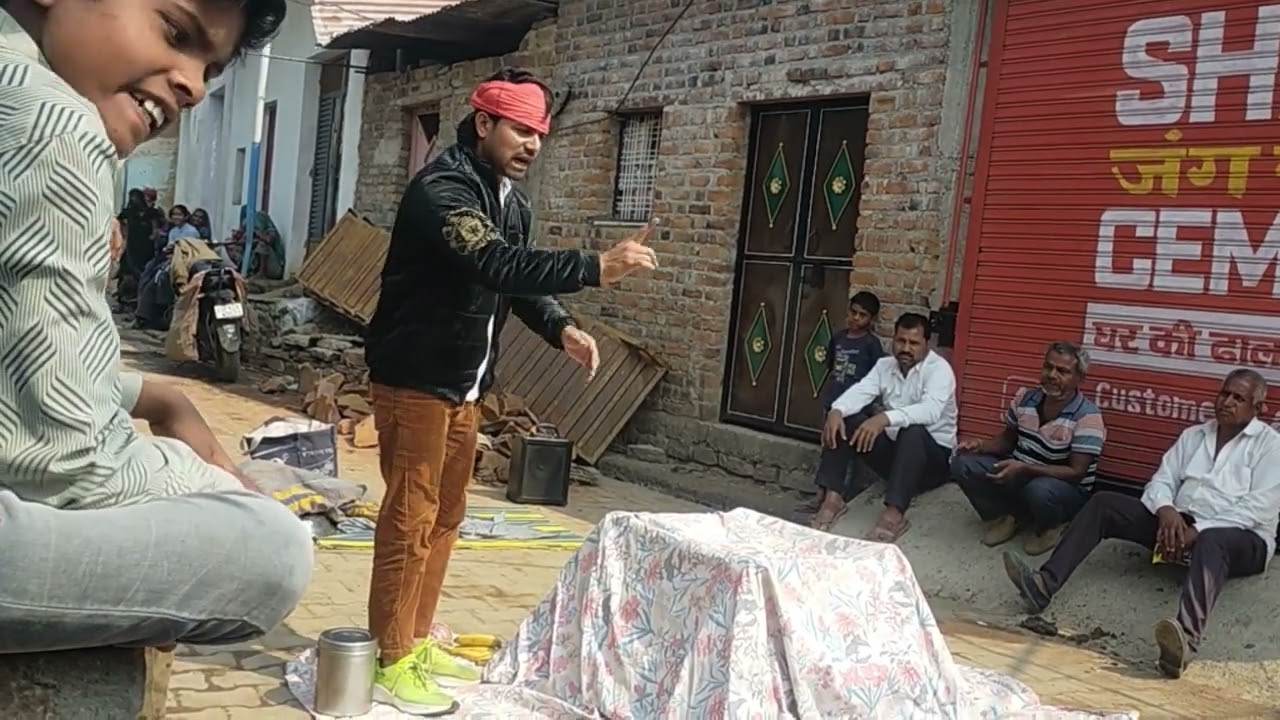 जादू का खेल दिखने 😱😱वाला यहां पर जादू से मिठाई और केला खायाथा
