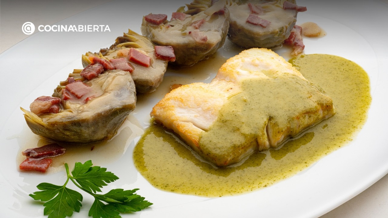 Merluza con alcachofas y salsa de cilantro 🐟 | Receta fácil de Karlos Arguiñano