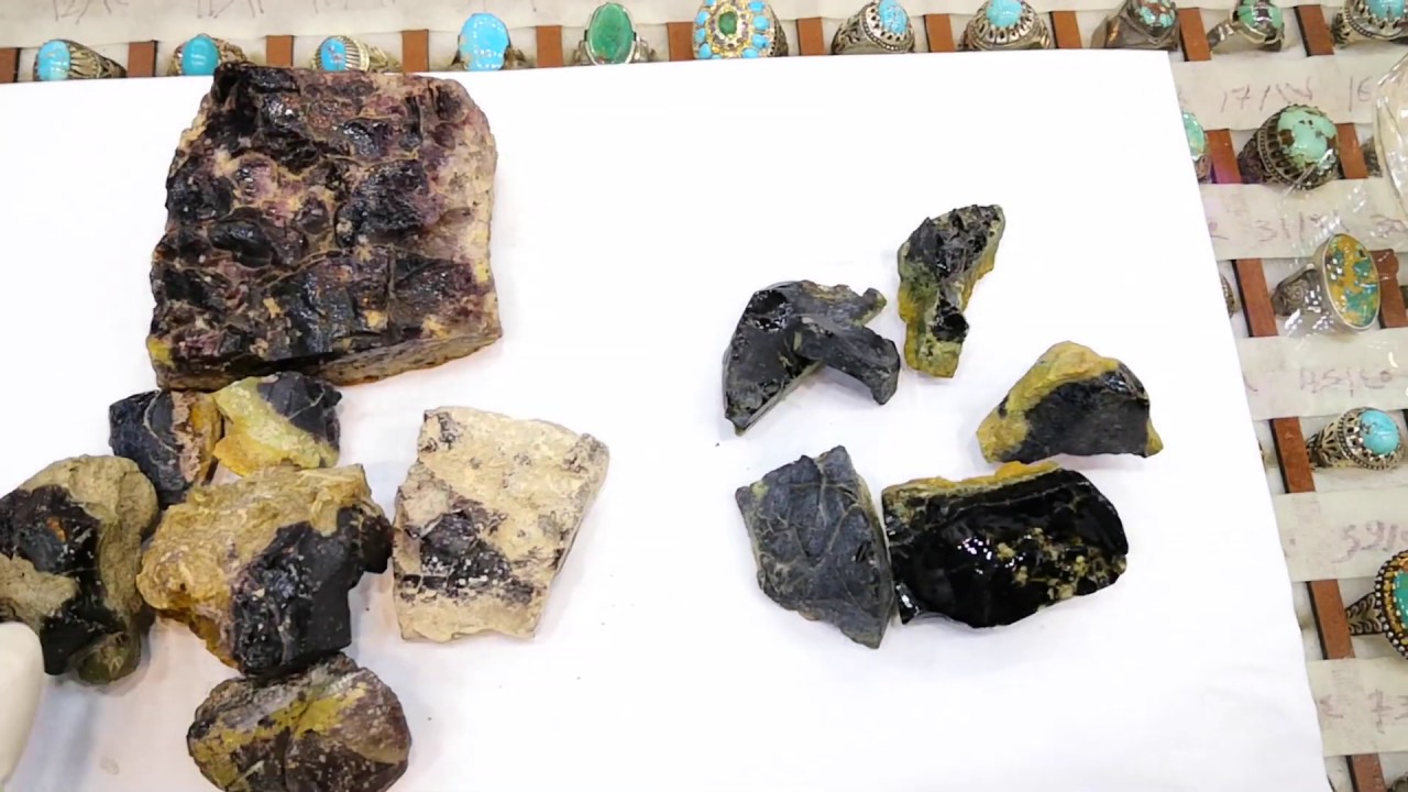 احجار خام طبيعيه گارنيت و اوبسيديان Stones raw natural Obsidian and Garnet