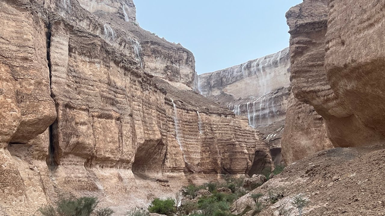 اكبر مغامره بين الجبال والتسلق وداهمنا نزول المطر والسيل داخل وادي بن علي قلت الغيل