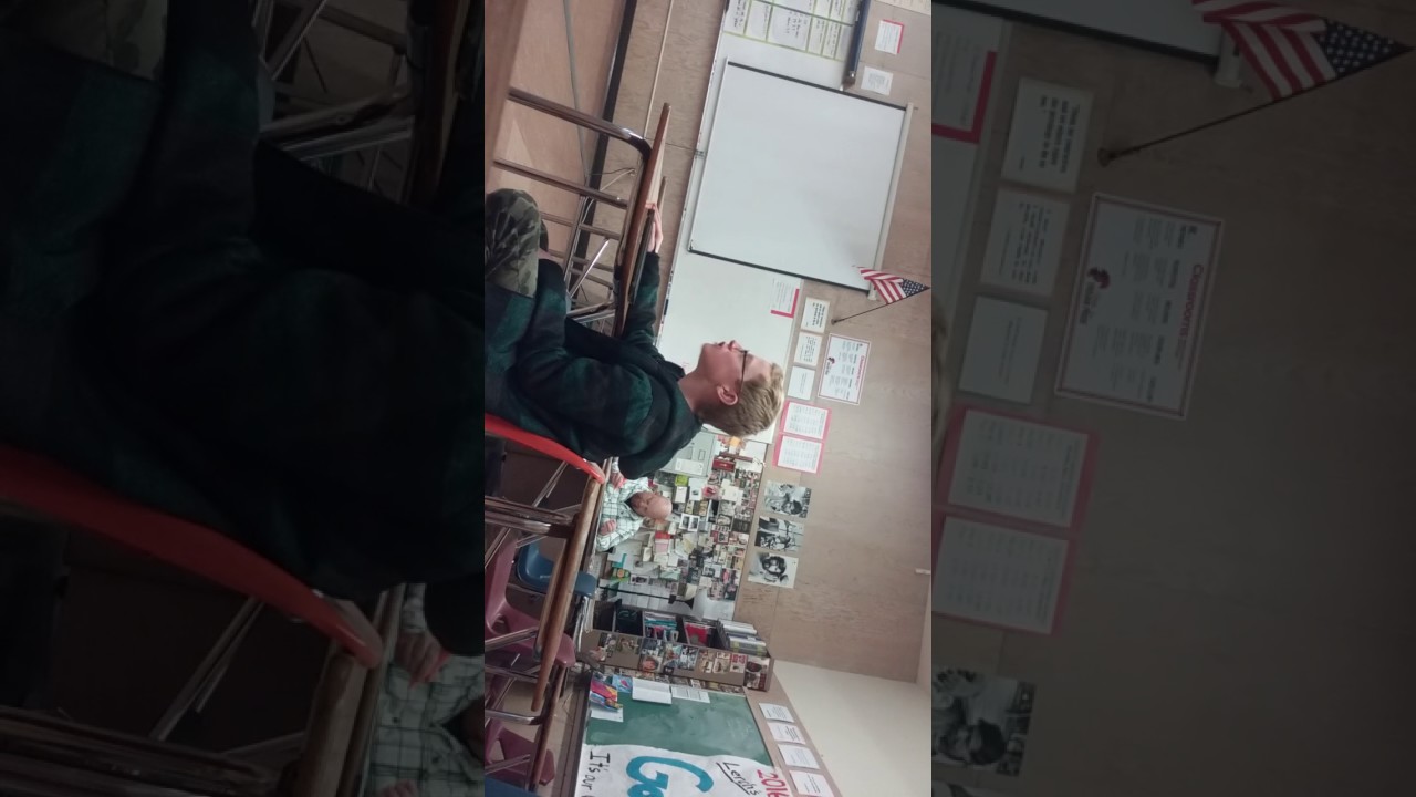 Watching dis guy blow bubbles in DETENTION!