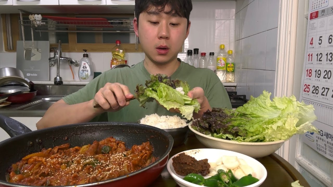 고추장주물럭 쌈 어마무지하게 싸가지고