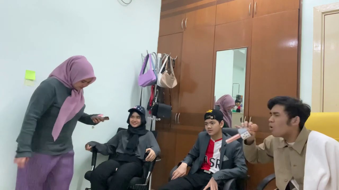 Pendeklamasi Sajak & Syair Terbaik jatuh kepada....