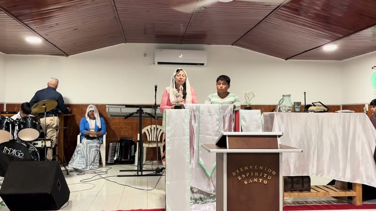 Hermano Yahir y Sofía. Alabanza: Yo tengo un amigo que es inseparable. Dios llene de bendiciones 