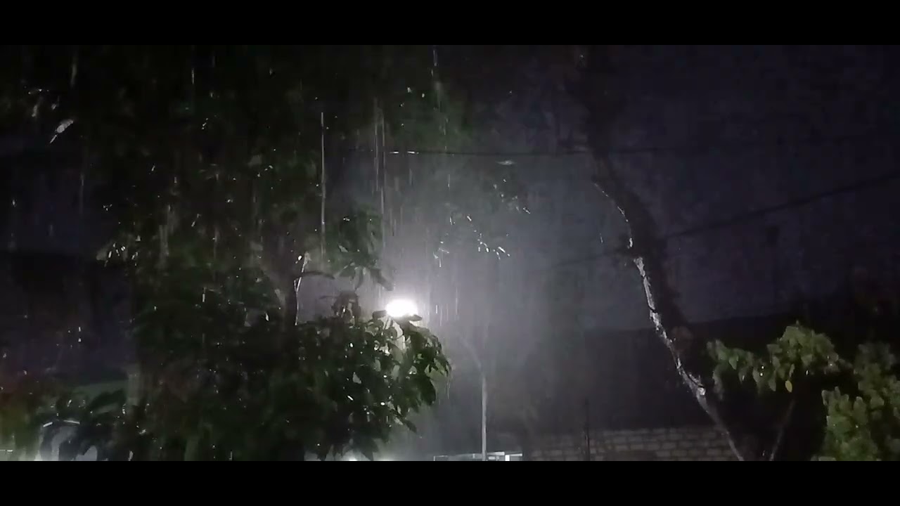 Relaksasi‼️suara air hujan yang menenangkan hati juga pikiran😊