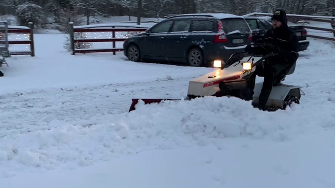 Snöröjning med Belos 284