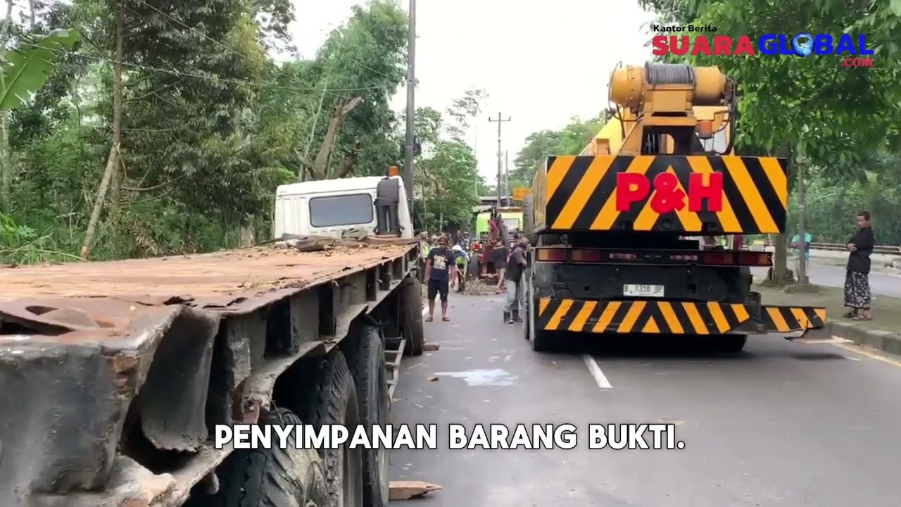 Evakuasi Truk Trailer Menegangkan di Jalan Lingkar Salatiga