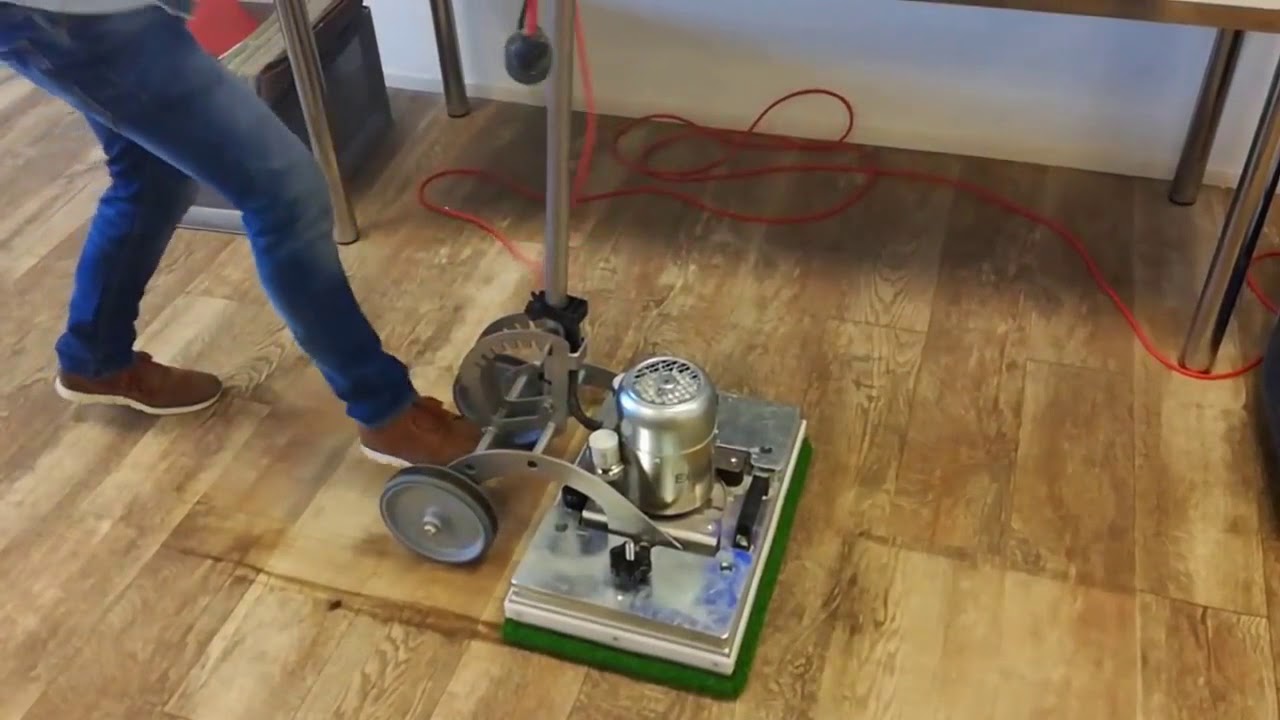EXCENTR 55-35 DeepCleaning on a PVC Wood