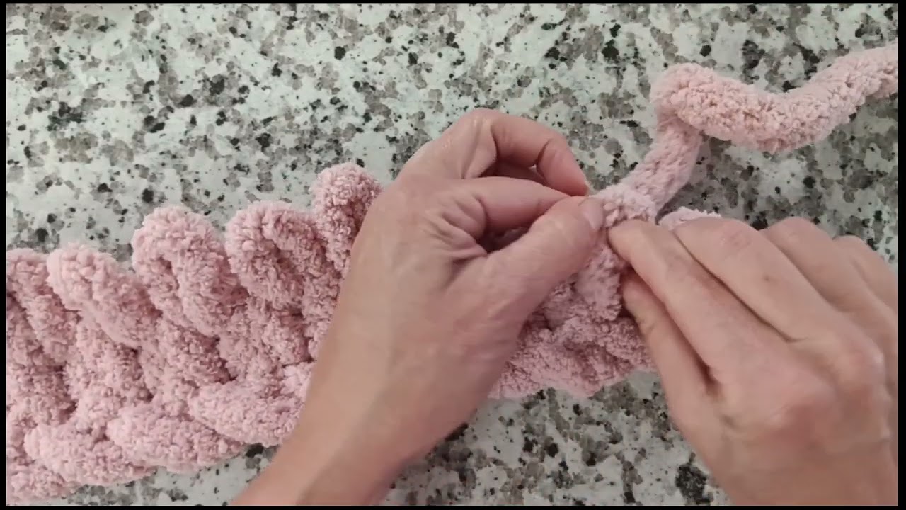 Hand knit a super chunky headband/earwarmer - quick finger knitting project tutorial