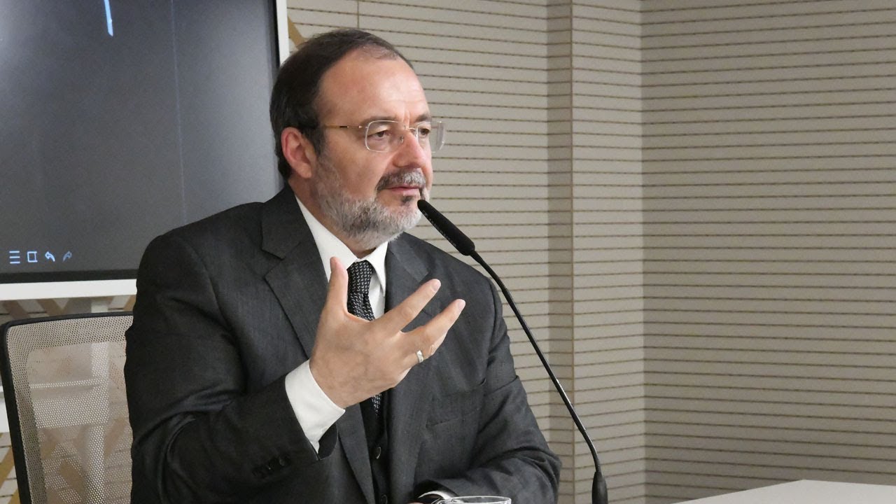 İDE Akademi ihtisas ve seminer programı, Prof. Dr. Mehmet Görmez'in açılış dersiyle başladı.