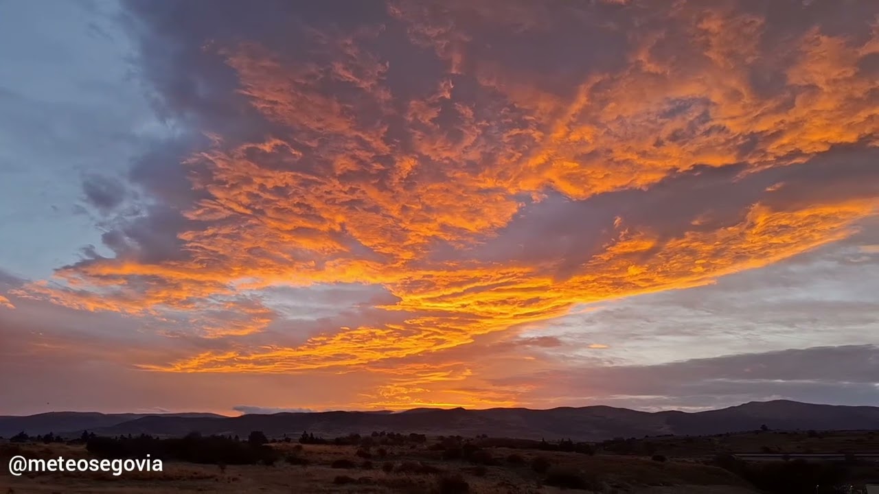 Candilazo al amanecer en Segovia.  05/11/2025. Fuerte viento sur