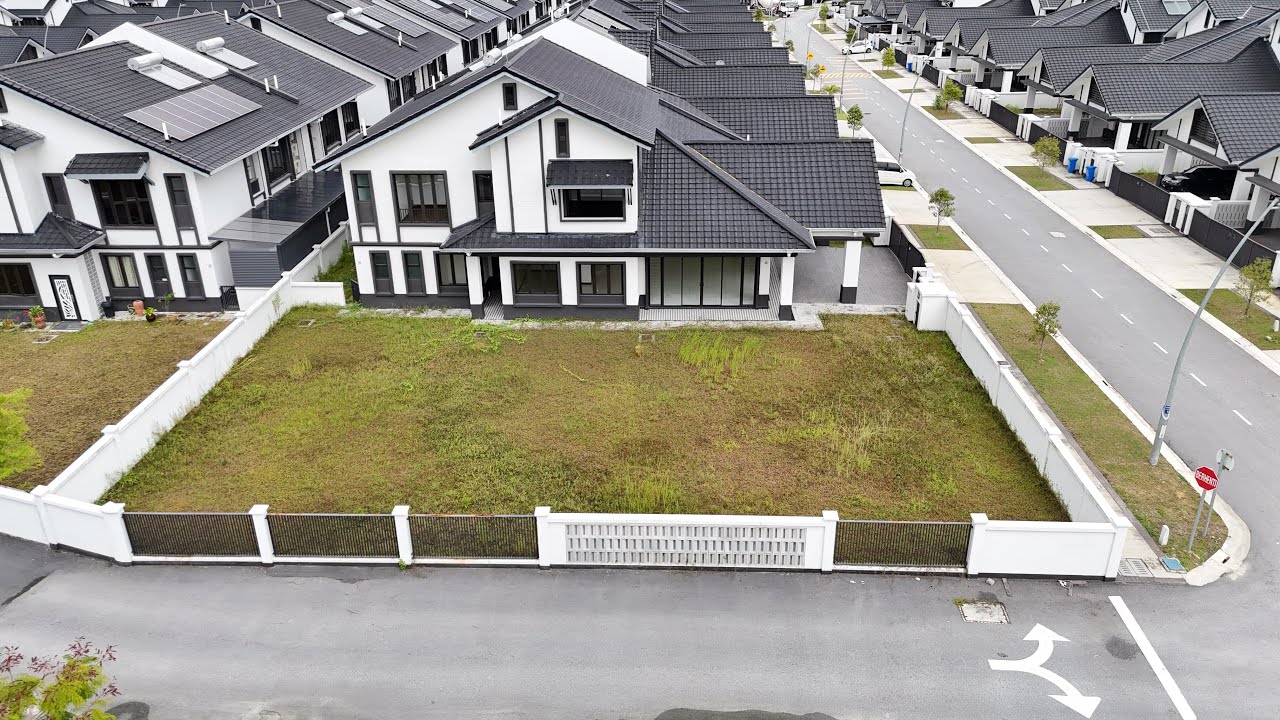 Corner lot 2 storey Semi-D Hevea Elmina Garden huge square land size for sale