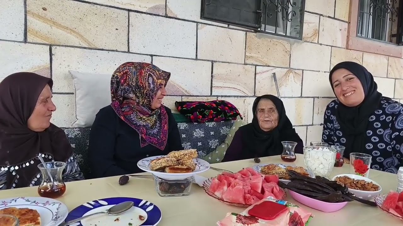 GÜLÜN HAYATİ İLE ANNEMİ ÇOÇUKLUK ARKADAŞI BALDIZIM ELMASTA BULÜŞTÜLAR SOHBET ESKİLERDEN