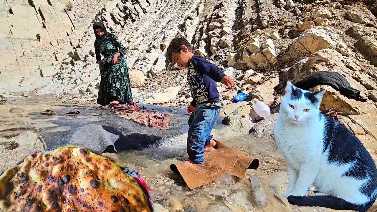 Masoumeh's nomadic life in Gerde Zard 🏡🍞 | Baking bread and washing carpets by the river 🌊