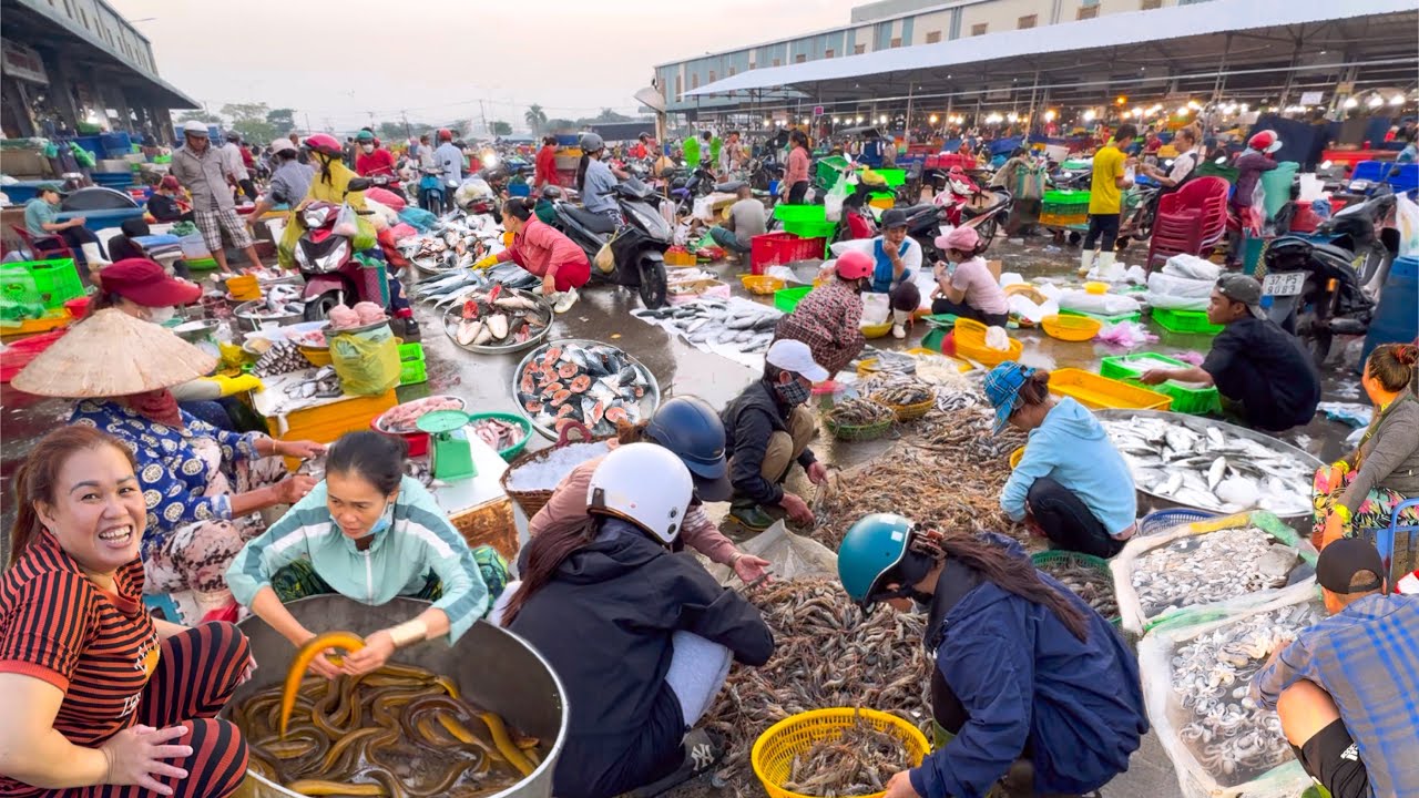 Minh Hồi Hộp Đi Vào Chợ Đầu Mối Lớn Nhất Sài Gòn