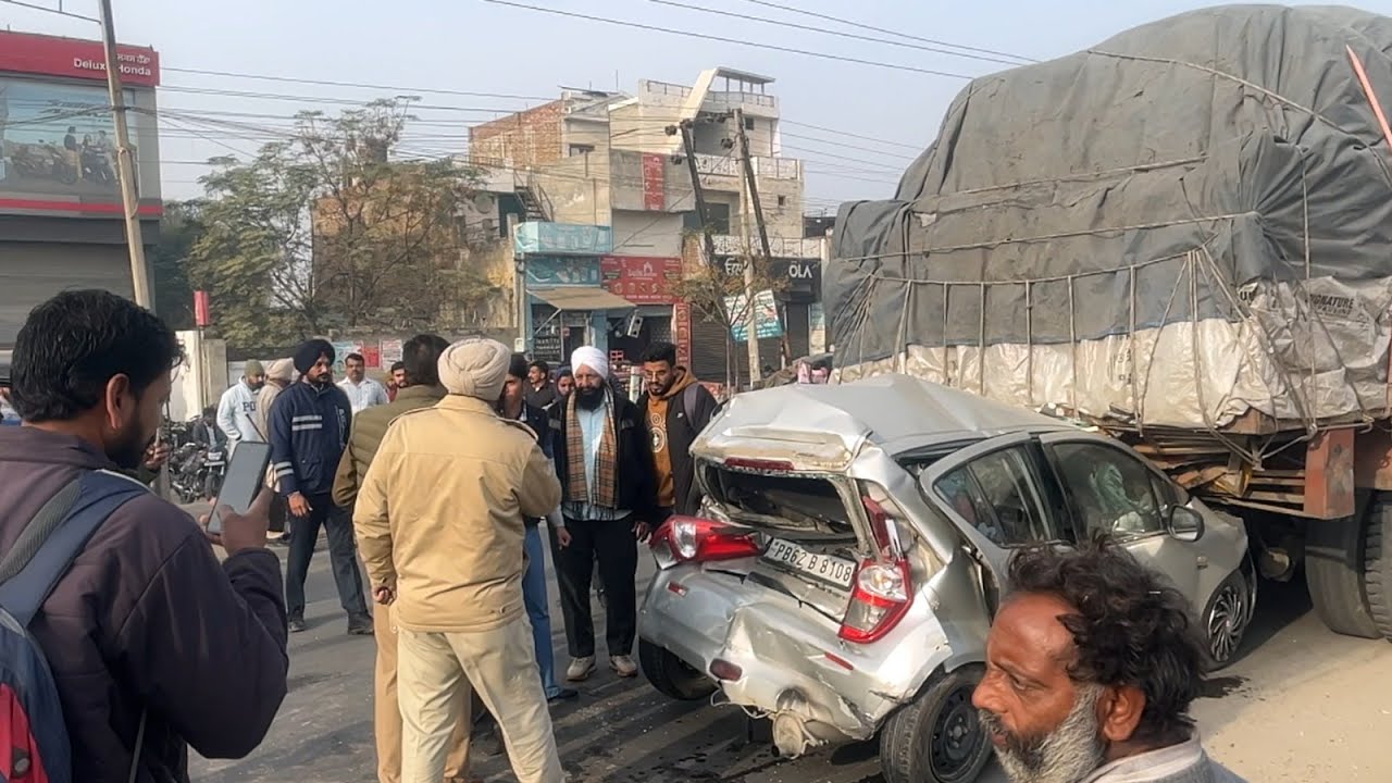 ਮਲੋਟ ਬੱਸ ਸਟੈਂਡ ਦੇ ਕੋਲ ਹੋਇਆ ਭਿਆਨਕ ਐਕਸੀਡੈਂਟ, ਦੇਖੋ ਤਸਵੀਰਾਂ