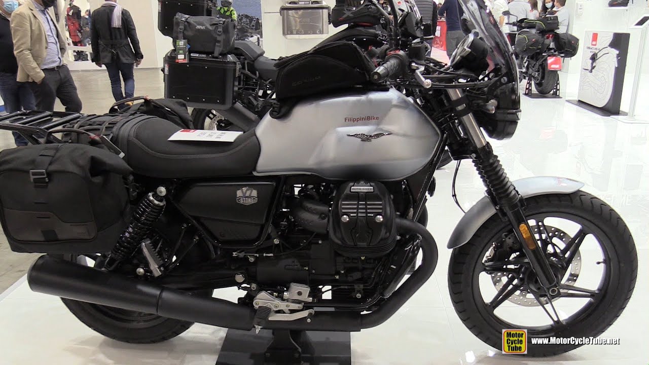 2022 Moto Guzzi V7 Stone GIVI Accessorized - Walkaround - 2021 EICMA Milan