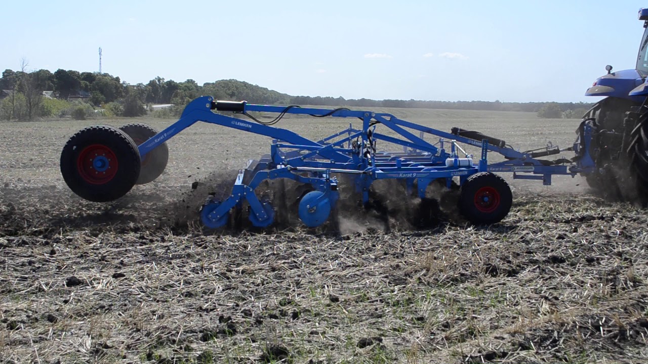 Стерневой культиватор Lemken Karat 9/500 KTA с трактором New Holland T8.410