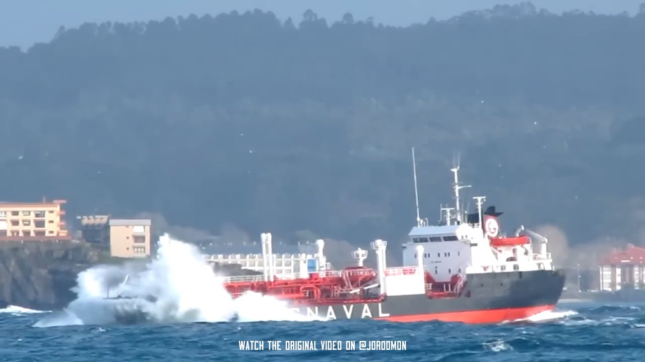 Tanker Minyak Raksasa Terjang Gelombang Tinggi #ship #shipping #storm