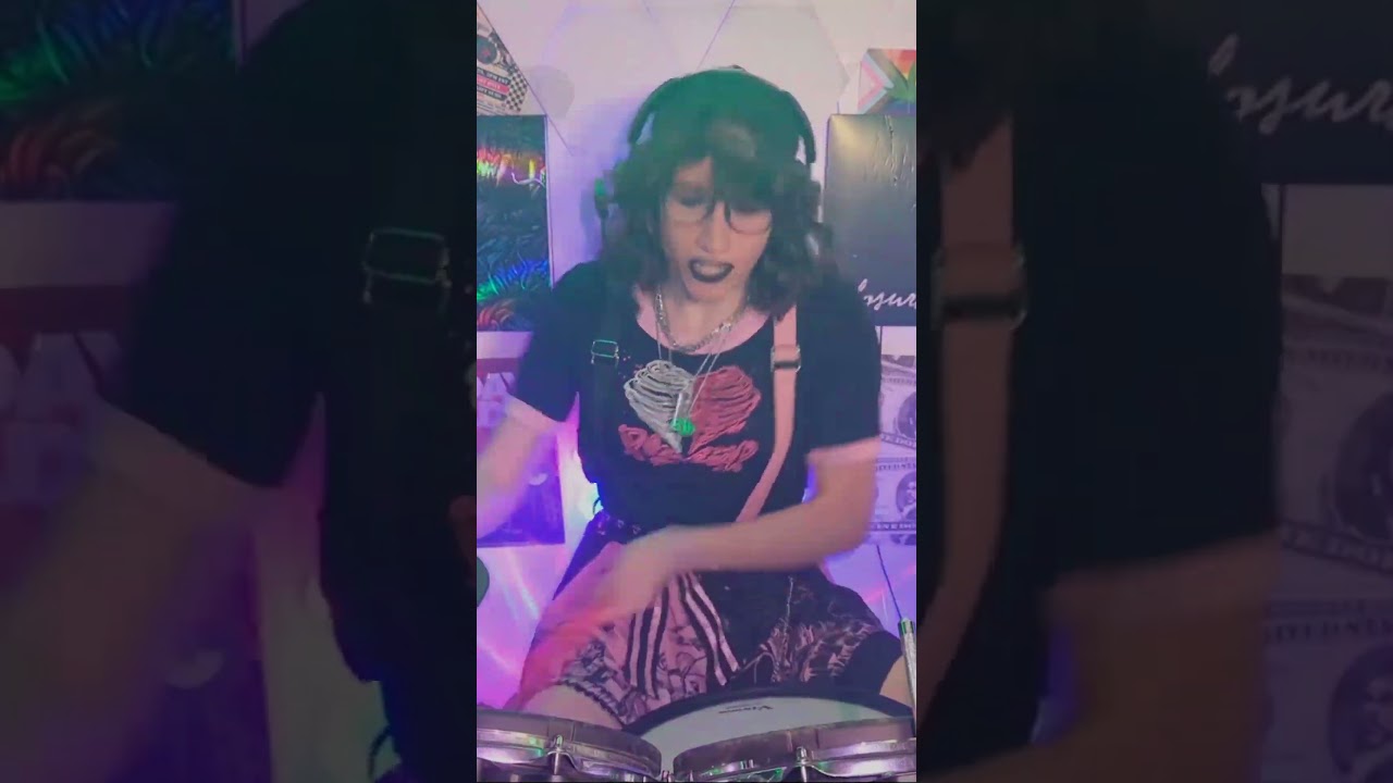 punk rock princess but its j-punk! 🥁🖤