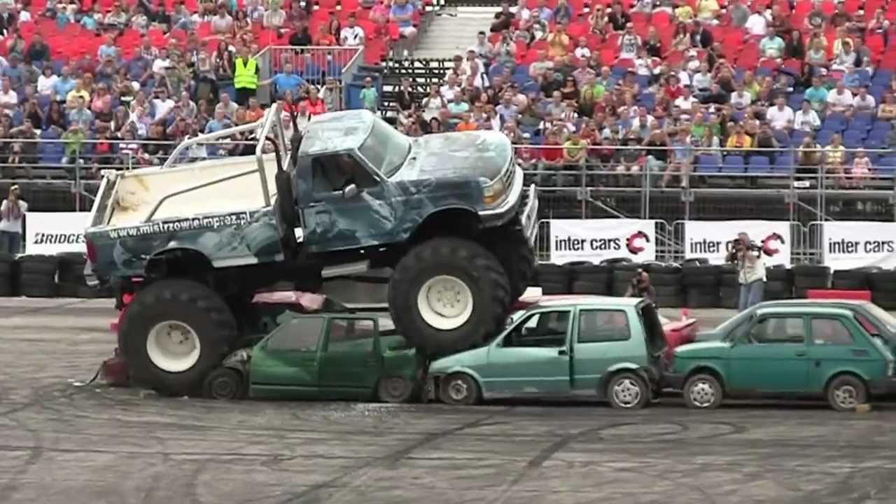 Maluch vs Monster Truck