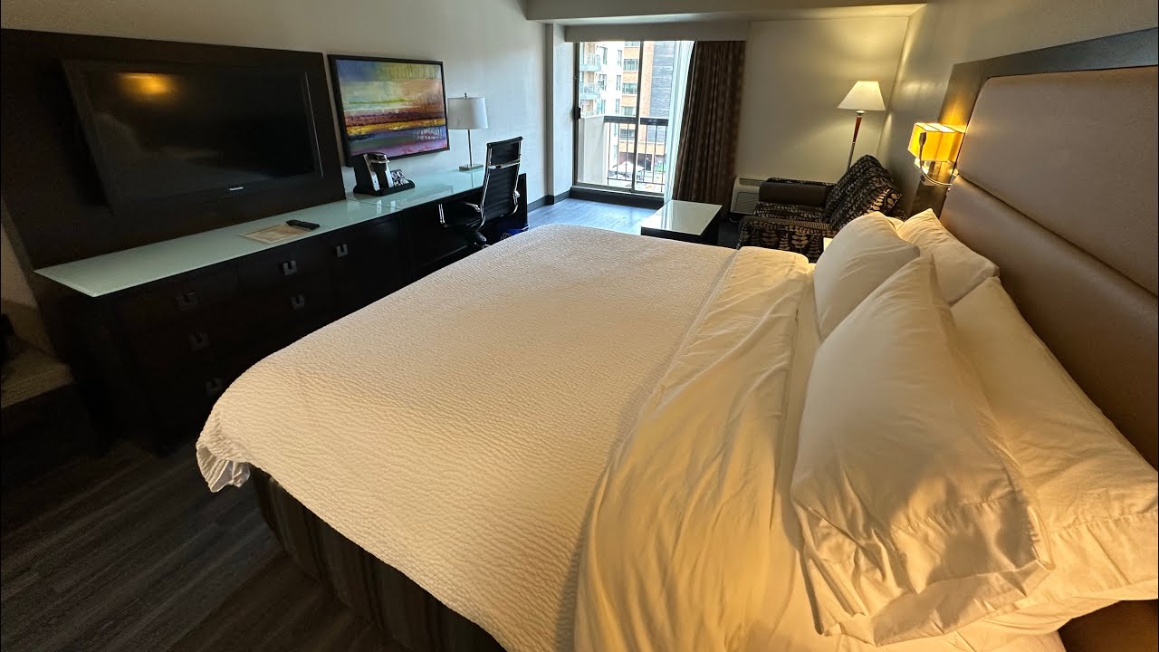 Holiday Inn & Suites Vancouver Downtown, an IHG Hotel - 1 King Room - Review - Breakfast