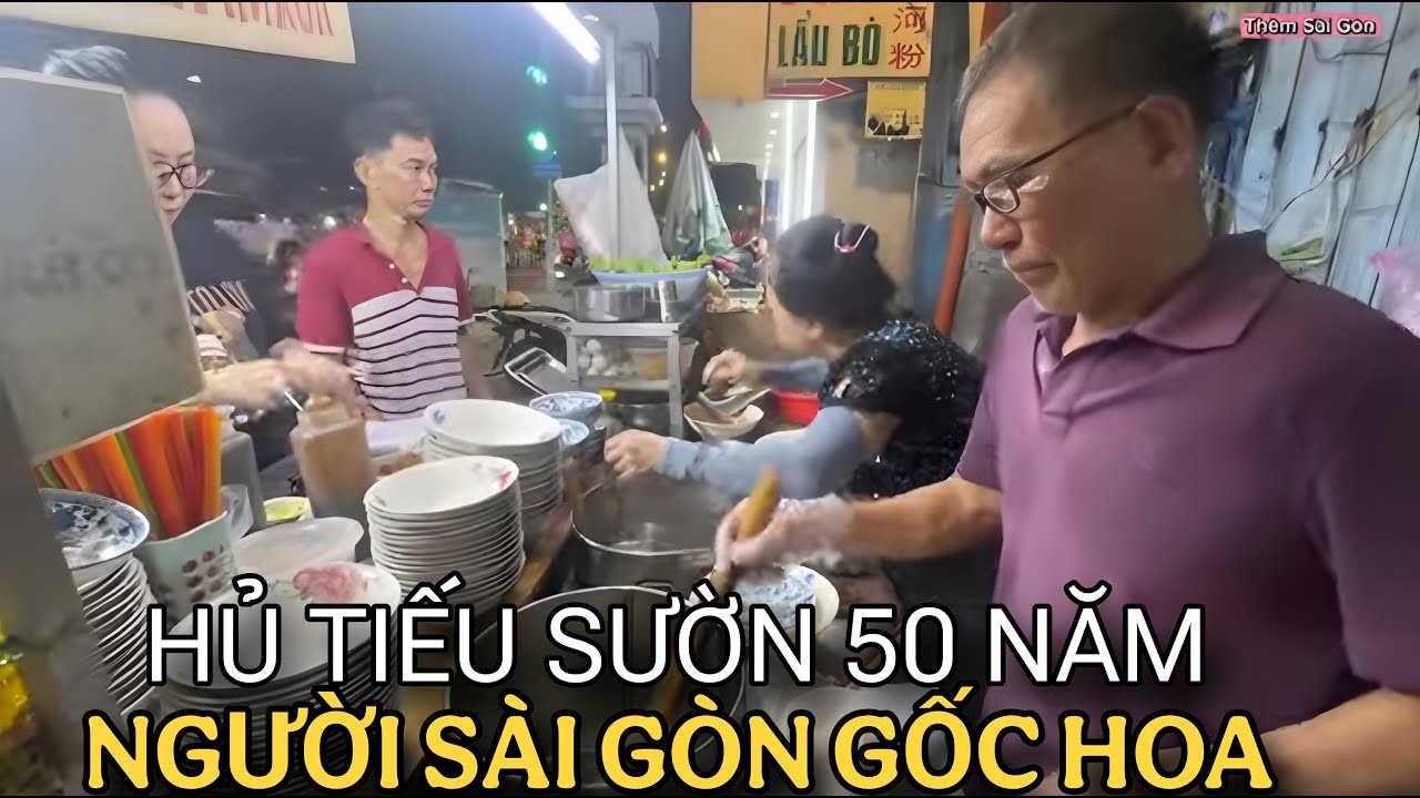 PHÁT HIỆN QUÁN HỦ TIẾU SƯỜN NON vỉa hè cô chú người Hoa Phúc Kiến bán chớp nhoáng là hết ghế ngồi