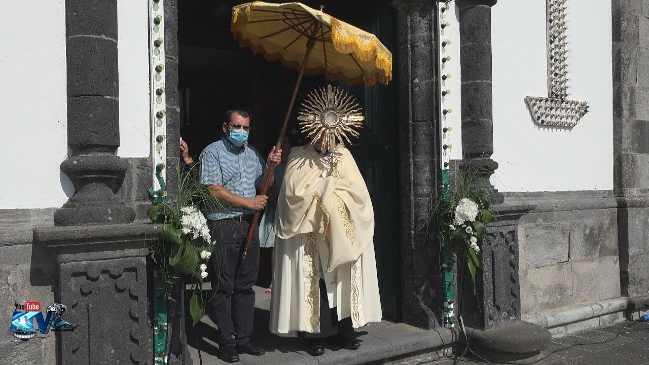 Saída do Santíssimo da Igreja de Nª Srª  das Candeias Percorrendo Todas as Ruas de Candelária