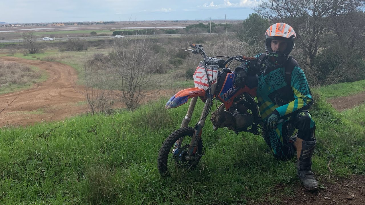 Ballade sur un terrain en cross 140 apollo