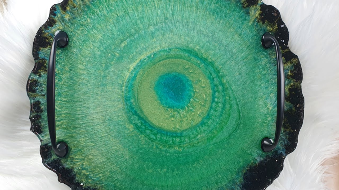 Made #38 Zielona taca z żywicy z rączkami | Made #38 Green resin tray with handles