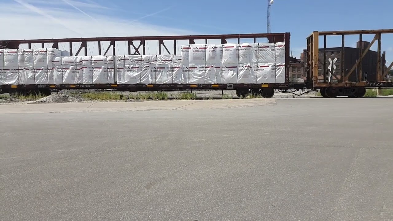 AGP Locomotive With A Wierd P5 Horn