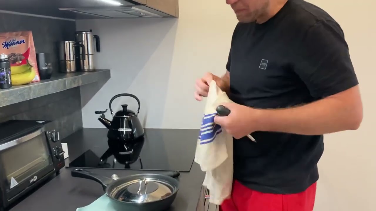 How to remove the lid stuck on pan. Works 100% guaranteed!!!