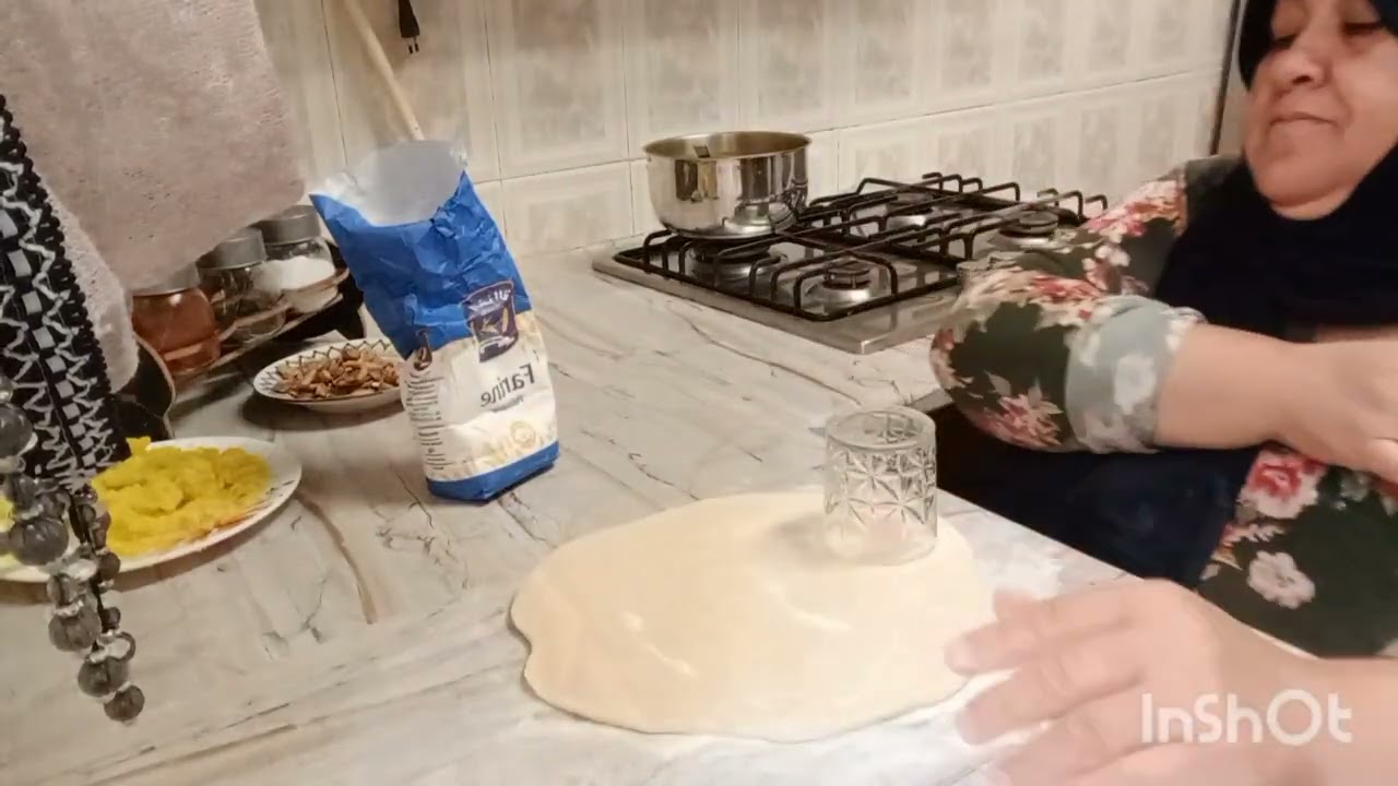 حتى واحد ما يقلي الي تحكي فيه  على حماتك حرام (ما يحس بالمرة كان الي عافس عليها) 