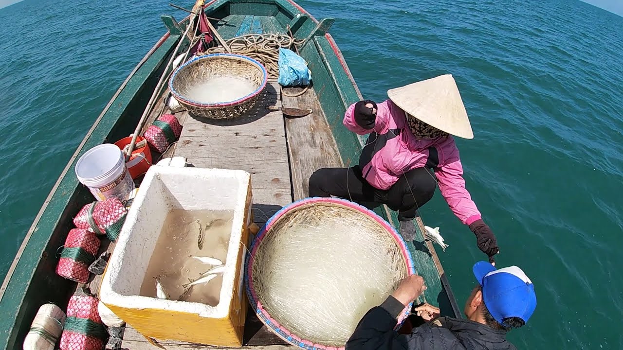 cụ bà bủa câu cá ong cá căng cực đỉnh