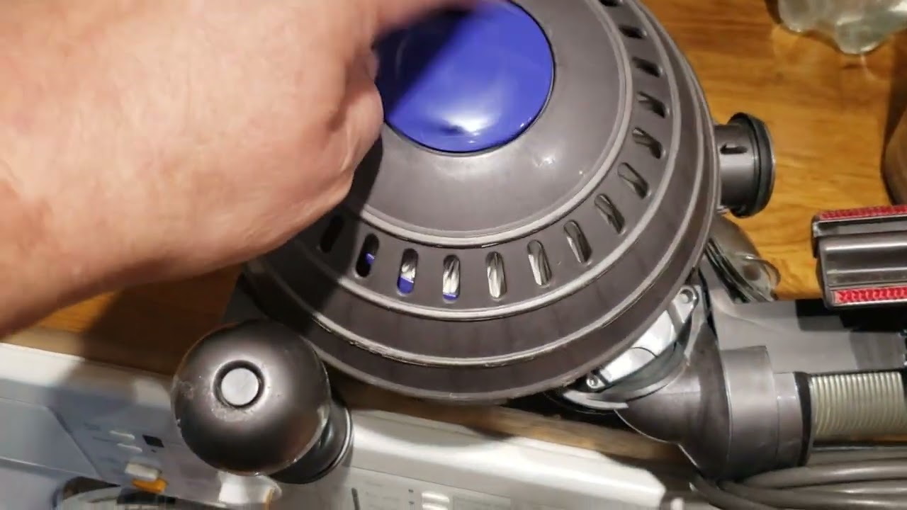 DYSON DC40 FILTER CHANGE  top and bottom filters
