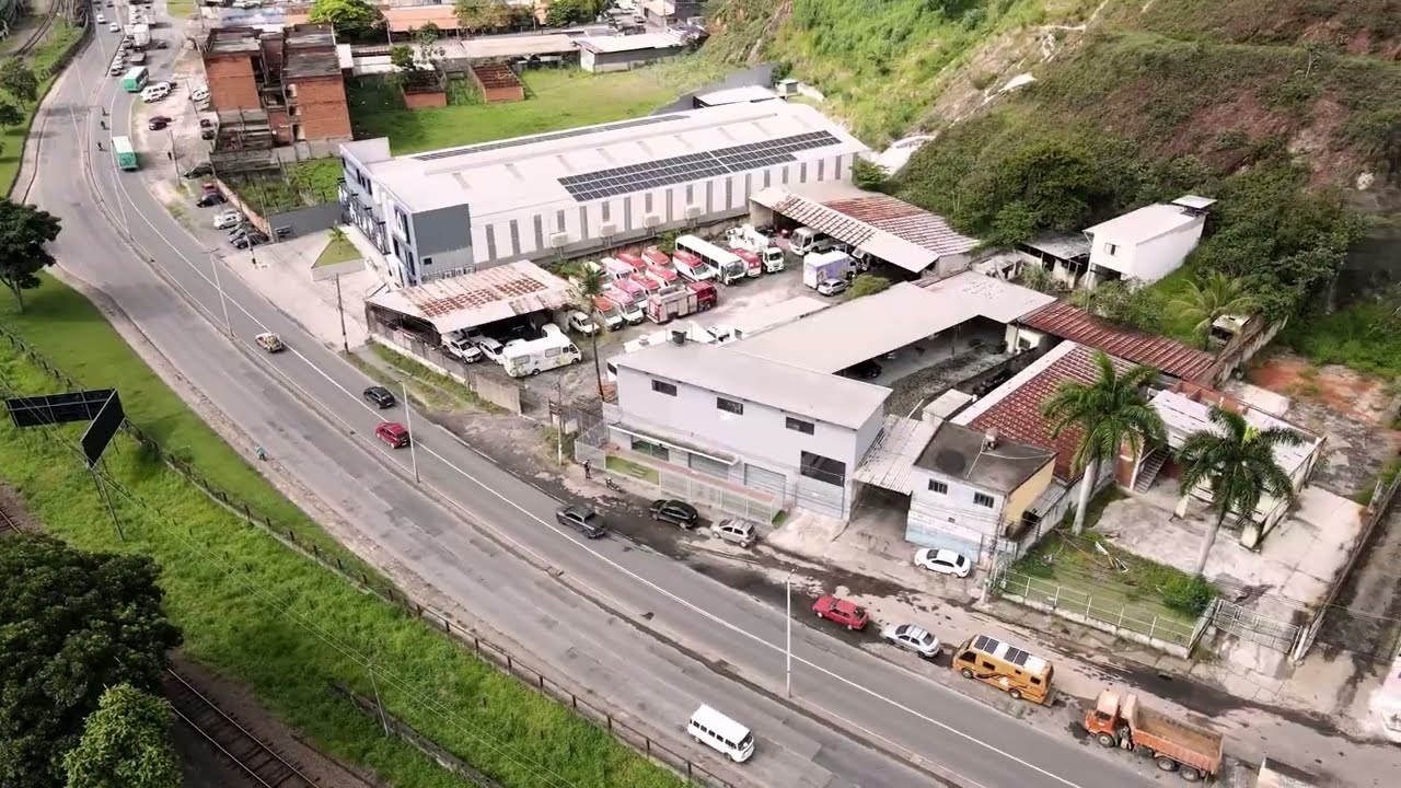 Galpão Comercial de 1.624 m² com Lojas e Áreas Administrativas no Bairro Barbosa Lage - Juiz de Fora