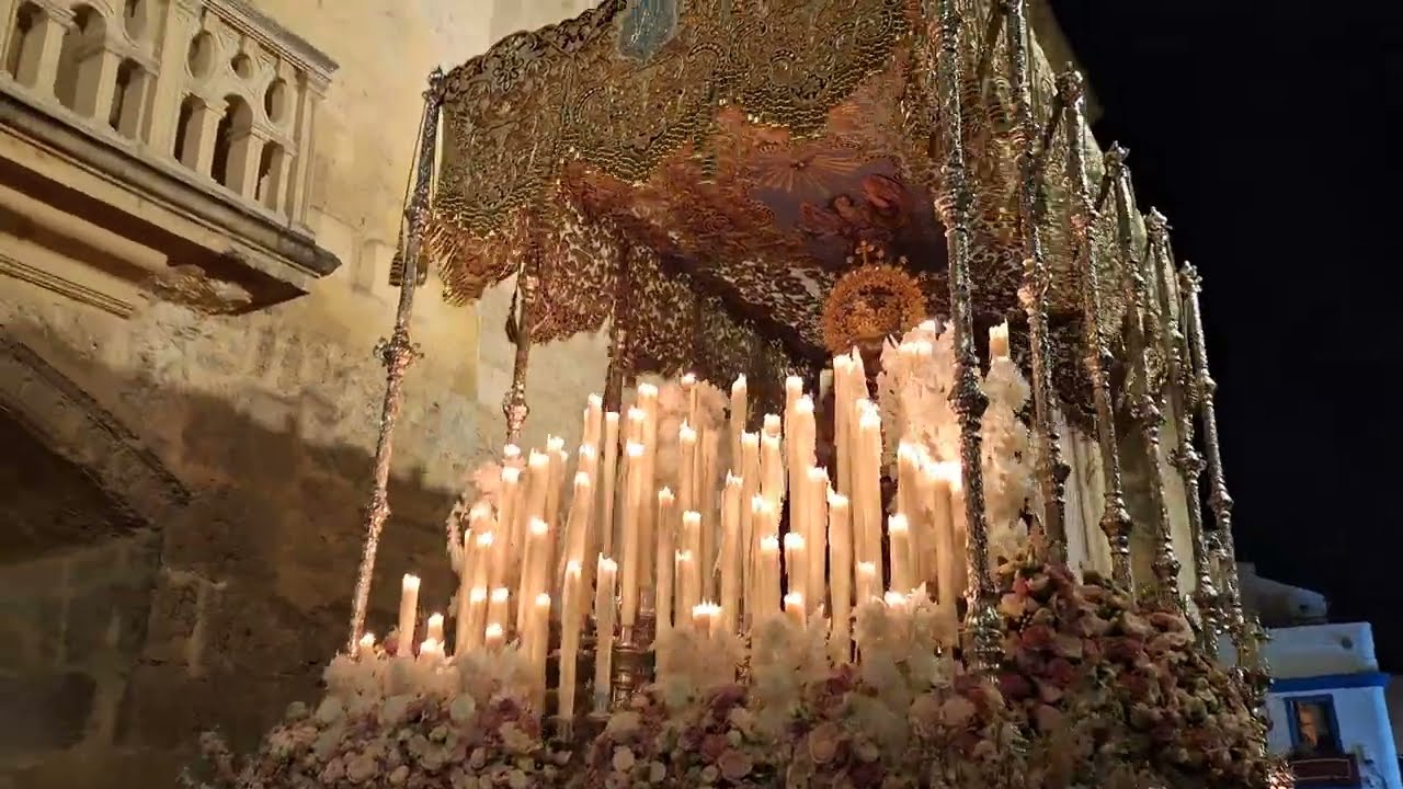 Encarnación al son de 'La Madrugá' frente Mezquita-Catedral - Semana Santa Córdoba 2025