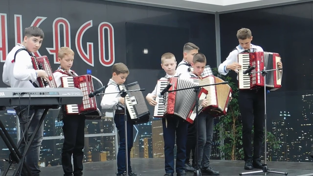 Elevi Scoala populara de arte Botosani, Ziua iei, Florin Vecliuc, Versavia Vecliuc,  5