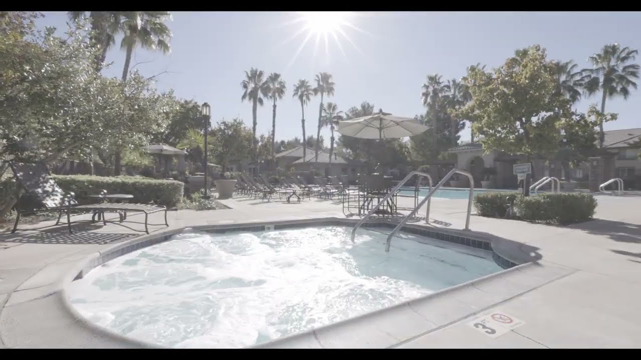 The Oaks Apartments - Santa Clarita - Swimming Pool